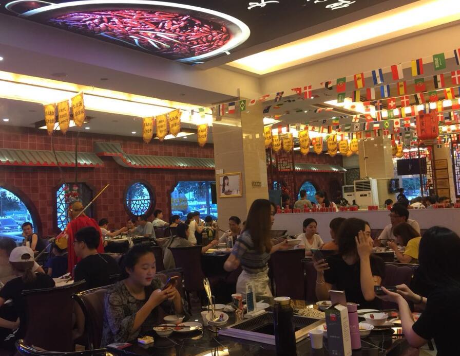 90后不会炒底料如何开火锅店呢？