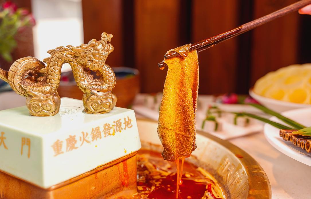 对面的火锅店生意火爆，你该怎么办？